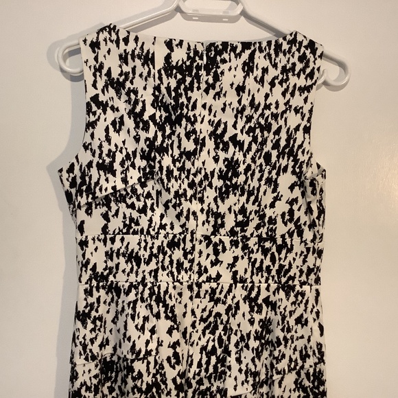 Calvin Klein Sleeveless Sheath Dress - Size 6 - Picture 4 of 6